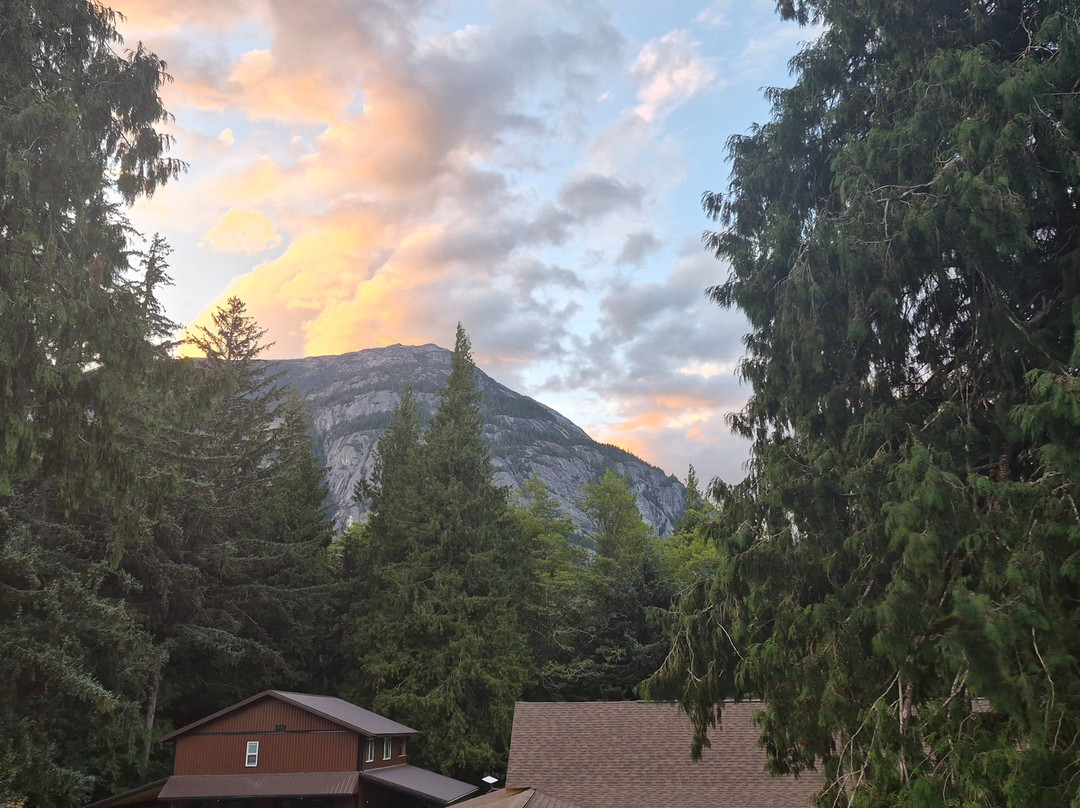 Bella Coola Mountain Lodge主图