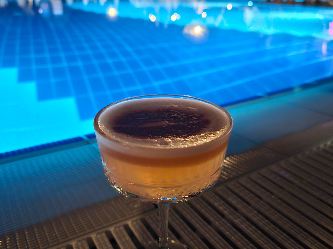 萨拉米斯湾康提酒店主图