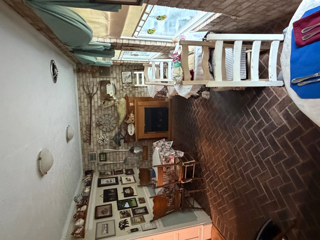Woodward House on Manor Grade主图