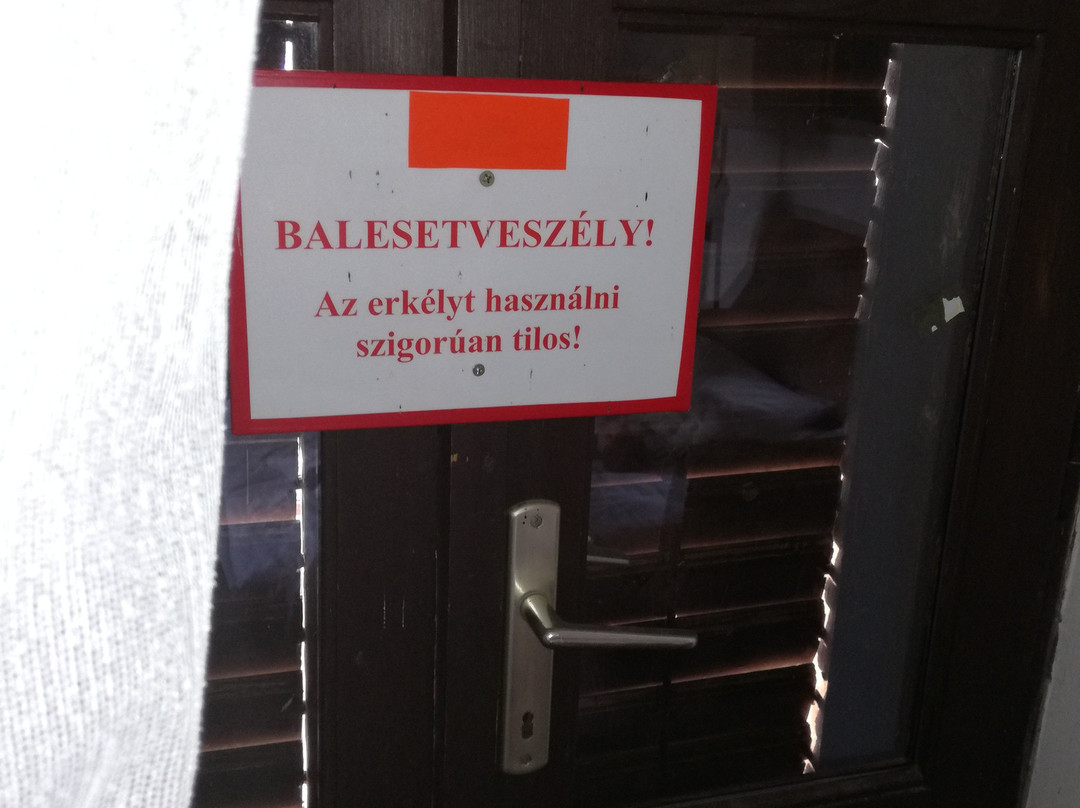 Beta Hotel Hullám