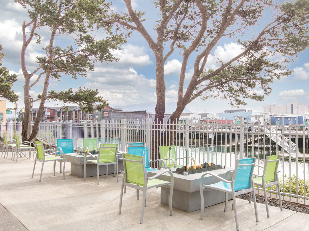 锡赛德酒店住宿-海滨会展中心快捷假日&套房酒店