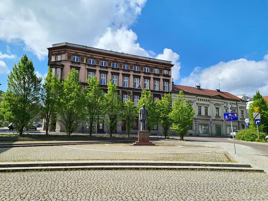 Leon Barciszewski Statue景点图片