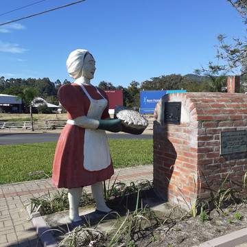 Monumento à Cuqueira-Rolante必去景点