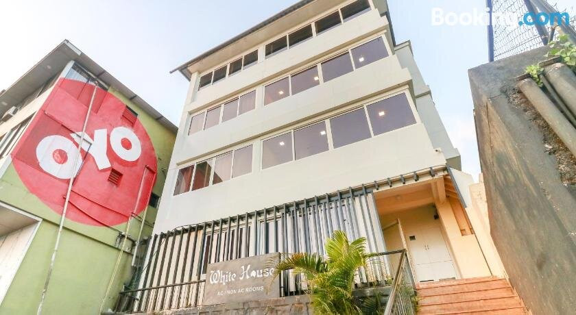 OYO 67490 The White House