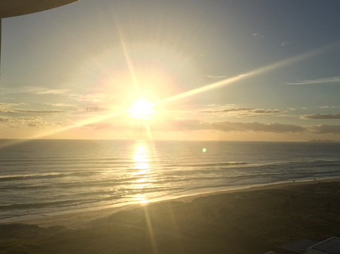 丽晶海滩酒店主图