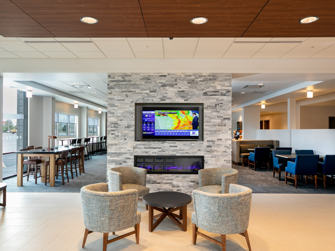 Holiday Inn Express Lethbridge Southeast by IHG主图