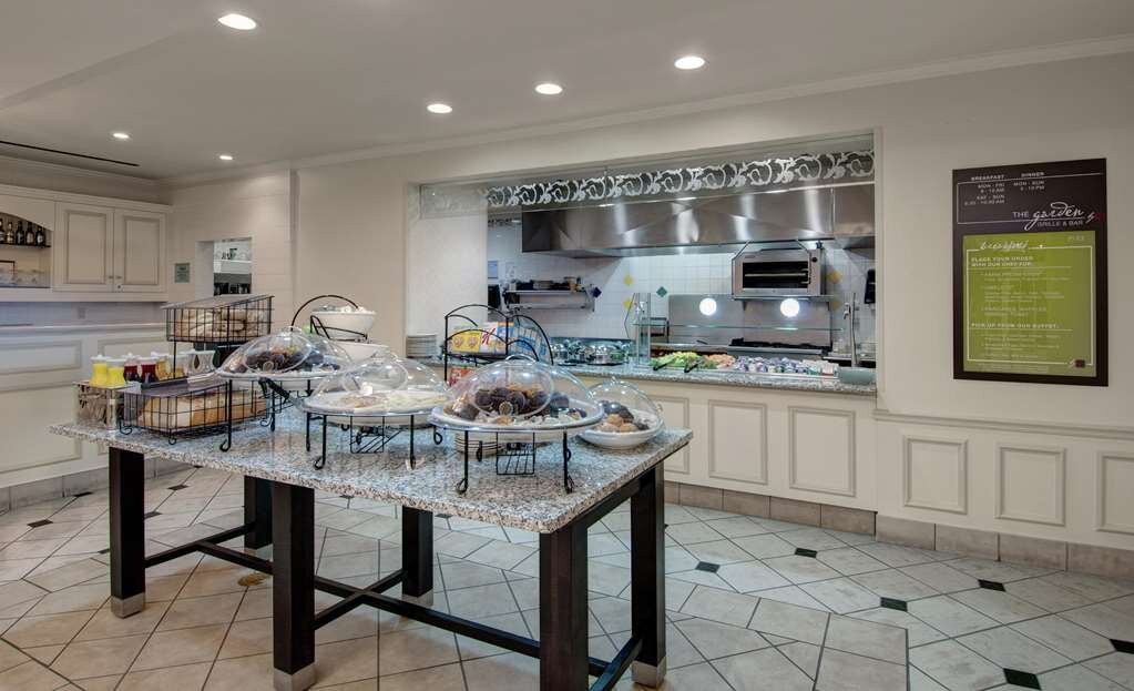 底特律大都会机场希尔顿花园酒店主图