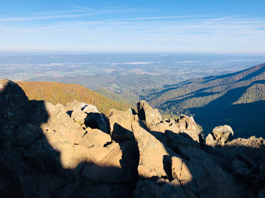 Hawksbill Mountain景点图片