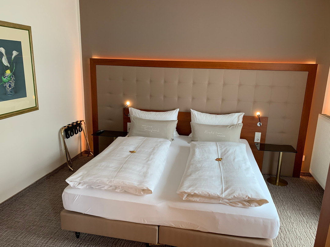 佐切宁酒店主图