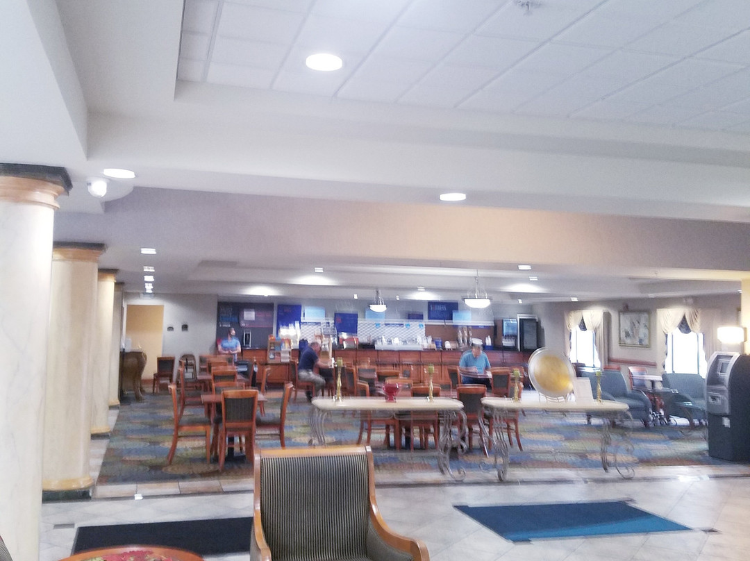 Holiday Inn Express & Suites Belleville (airport Area) By IHG主图