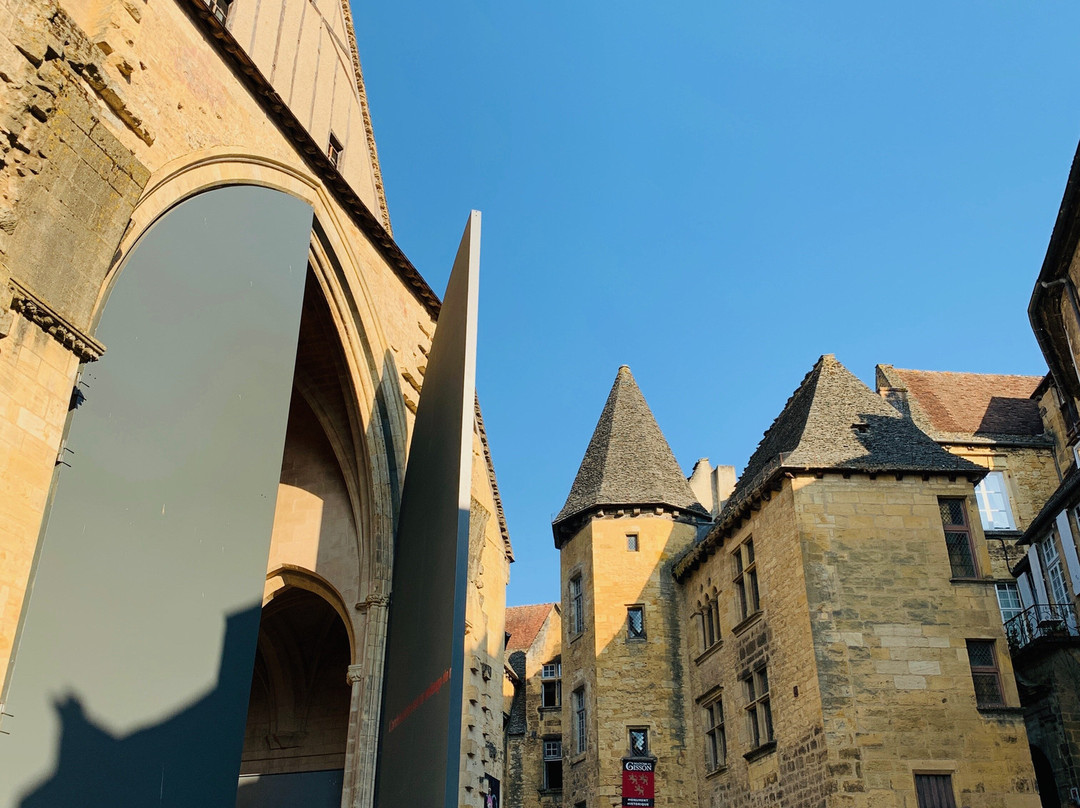 Eglise Sainte-Marie-萨尔拉必去景点