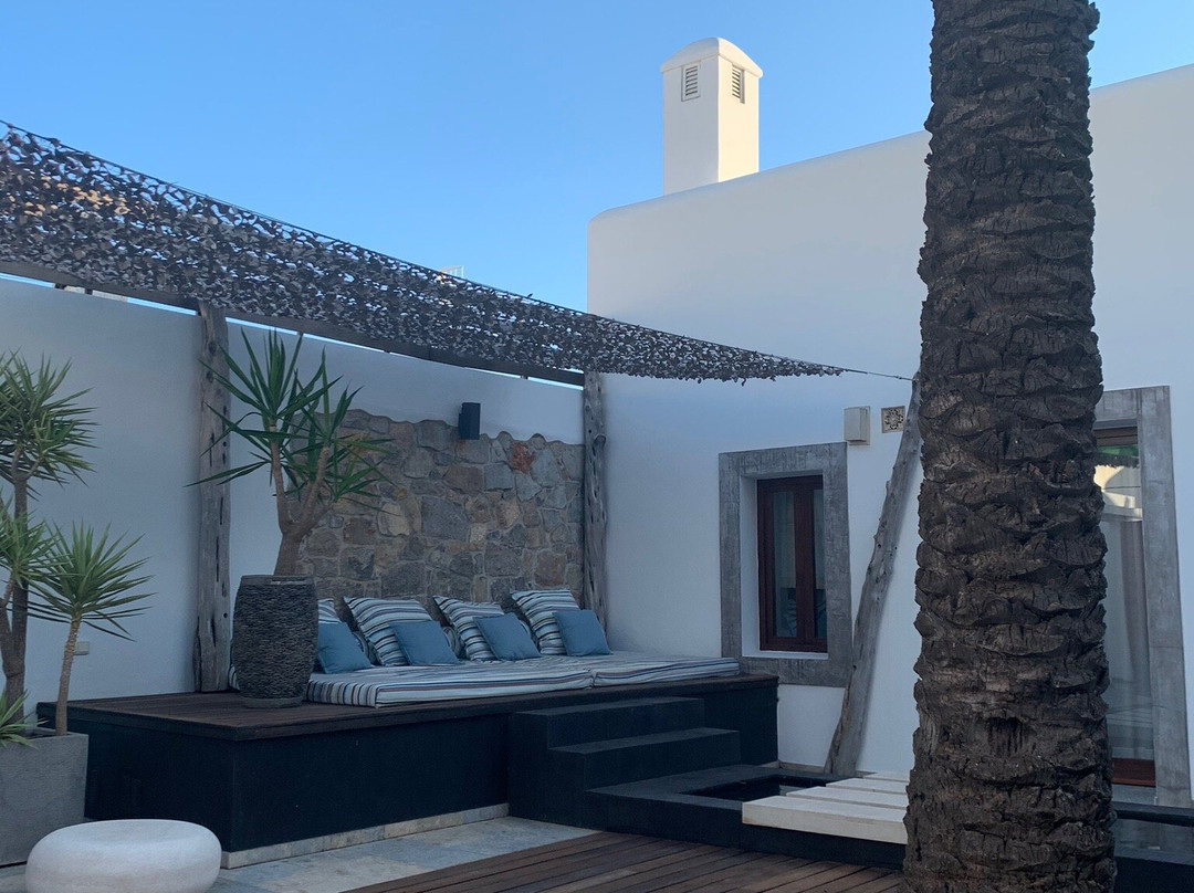 The Giri Residence主图