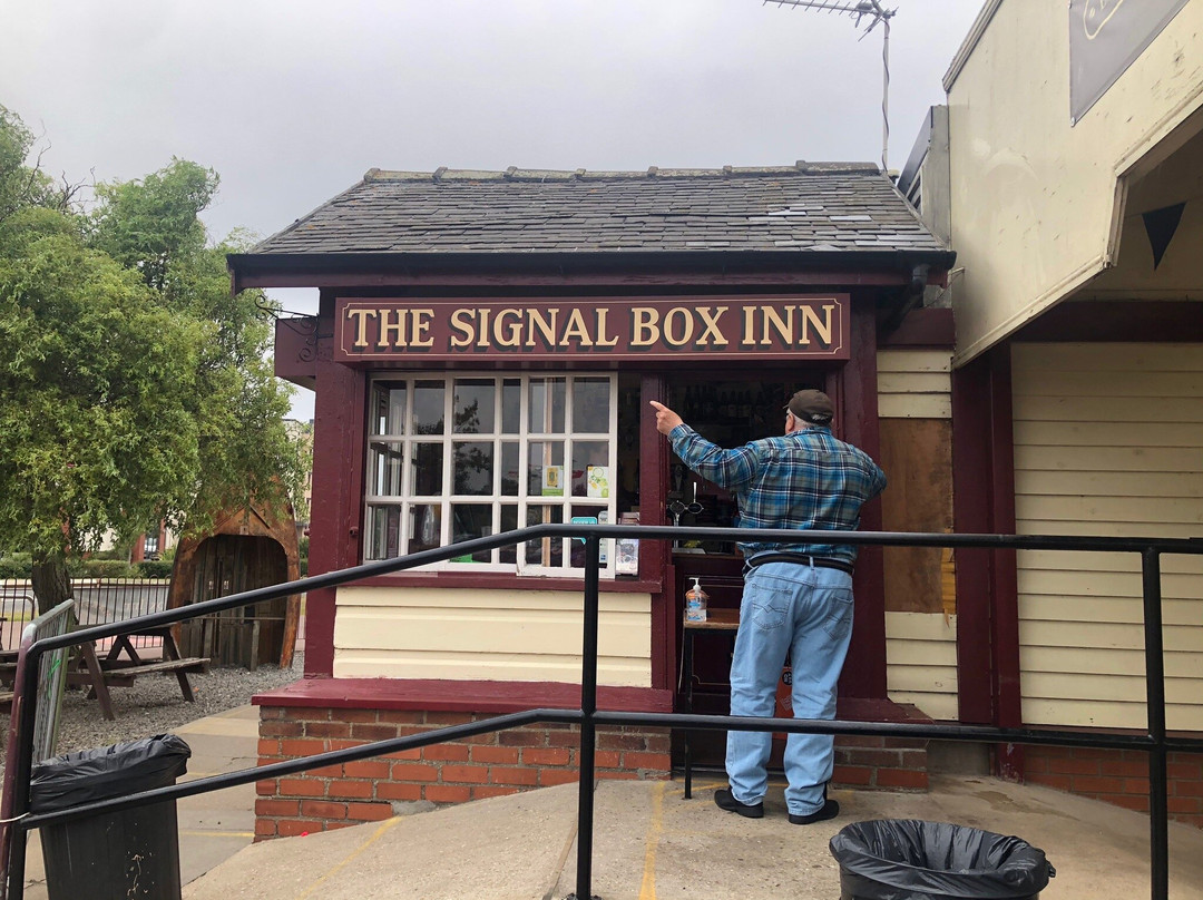 The Signal Box Inn景点图片