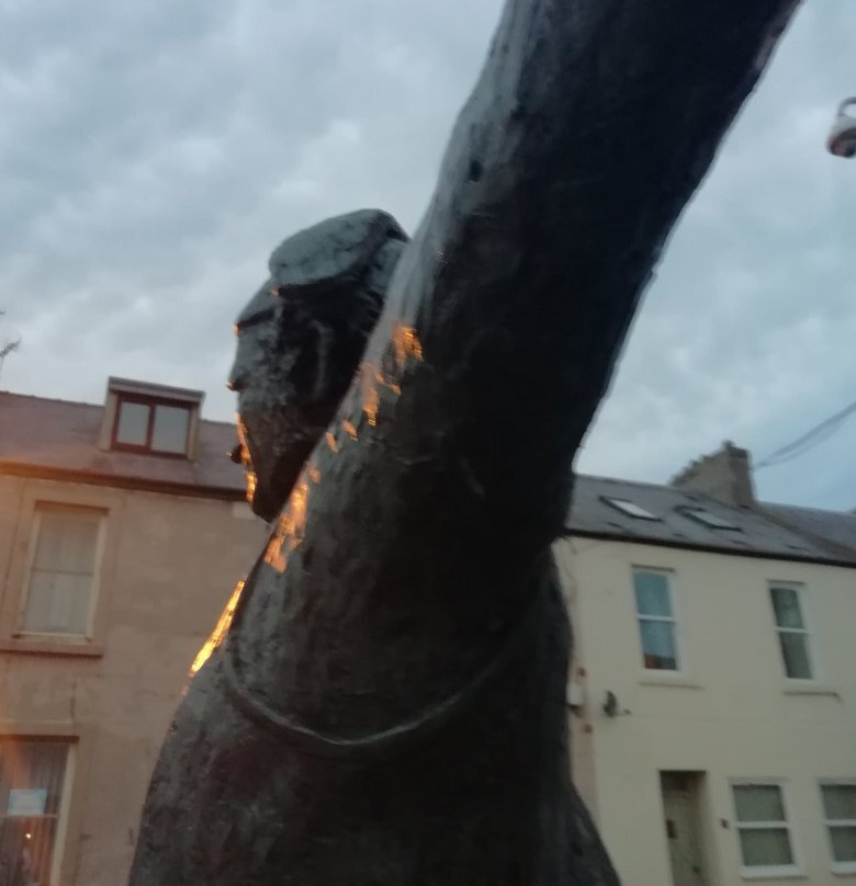 Willy Spears Statue-Eyemouth必去景点