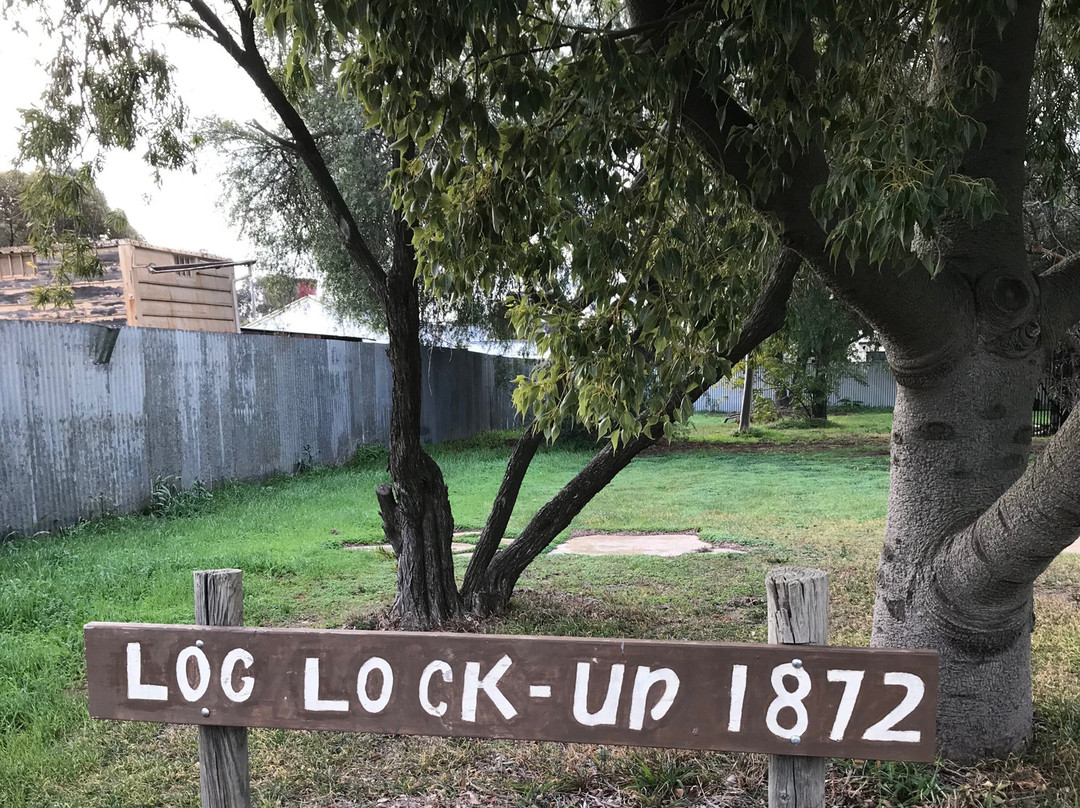 Log Lock Up景点图片
