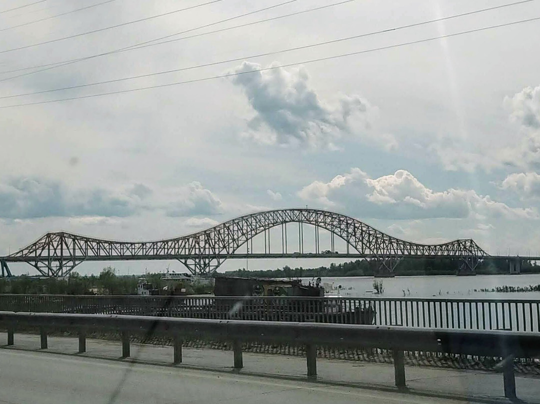 Red Dragon The Automobile Bridge Over the Irtysh-Khanty-Mansiysk必去景点