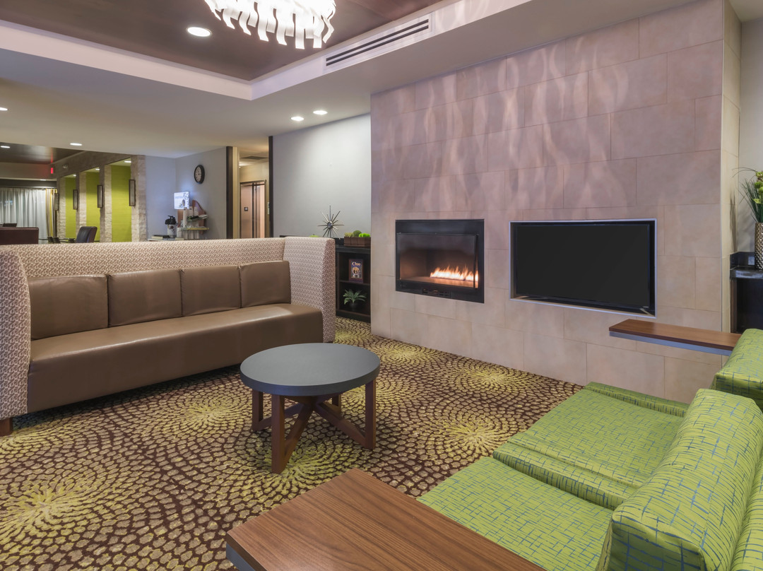 Holiday Inn Express & Suites Hays by IHG主图