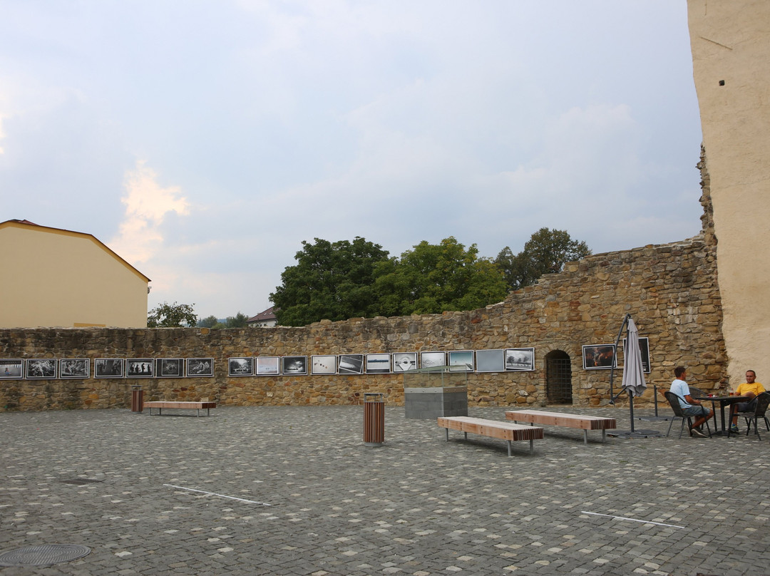 The upper gate
