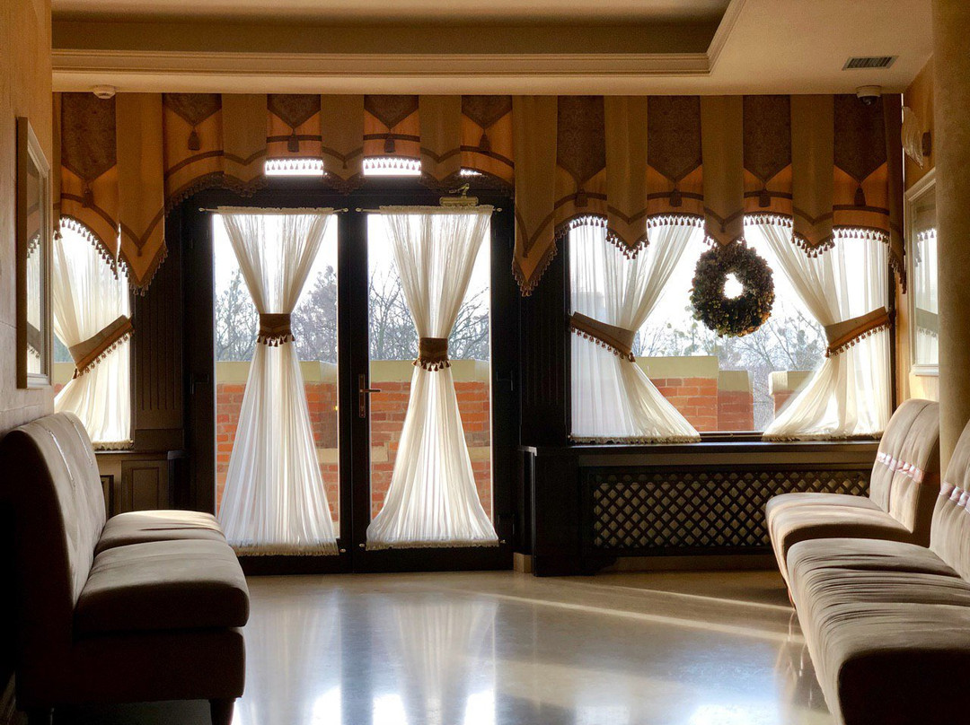 城堡度假酒店主图