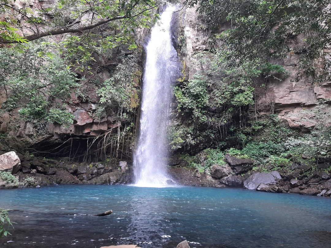 Experience hiking to Leona Waterfall景点图片