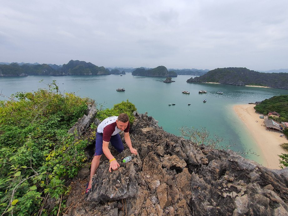 Full Moon Travel Asia-Cat Ba Town必去景点