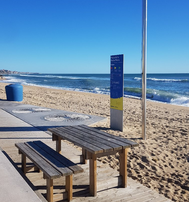 Badalona Beach景点图片