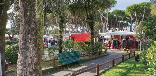 Mercato Settimanale di Forte dei Marmi-福尔泰德伊马尔米必去景点