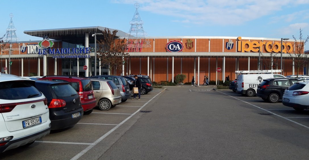 Centro Commerciale Le Maioliche景点图片
