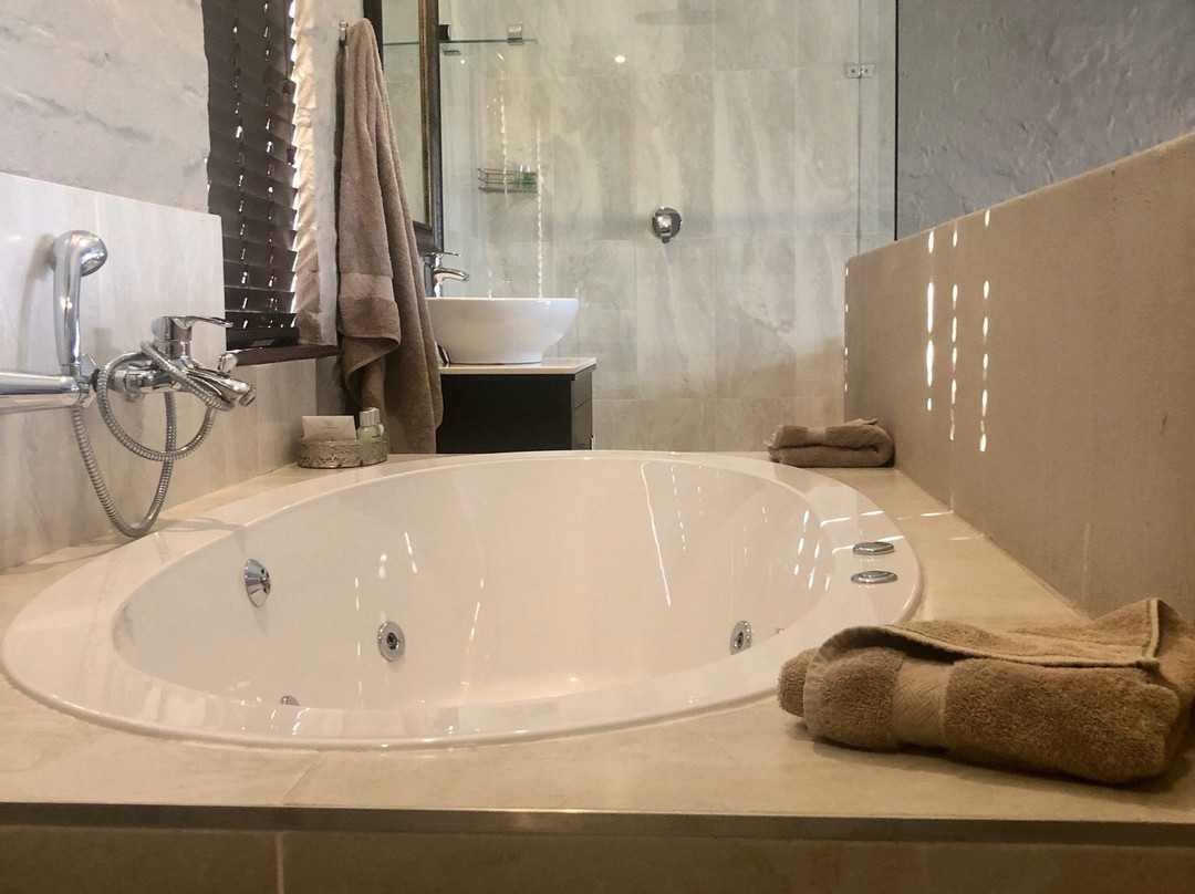 Leopardsong Manor主图