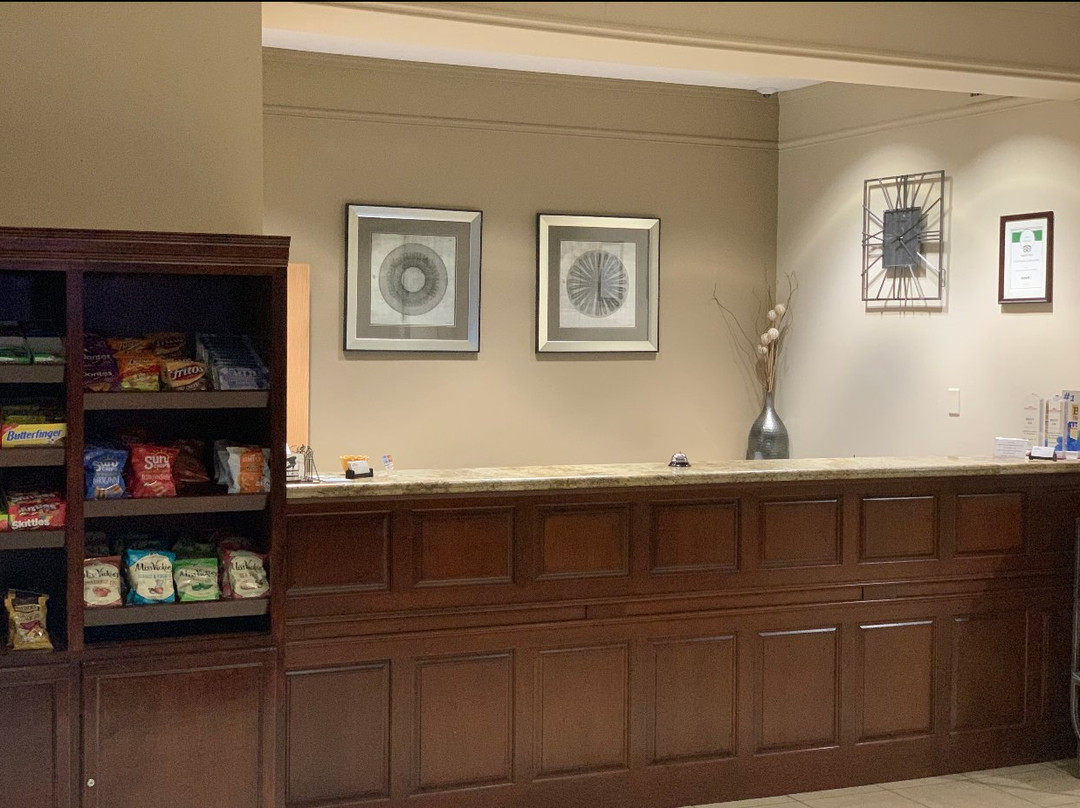 Hawthorn Suites by Wyndham Bloomington主图