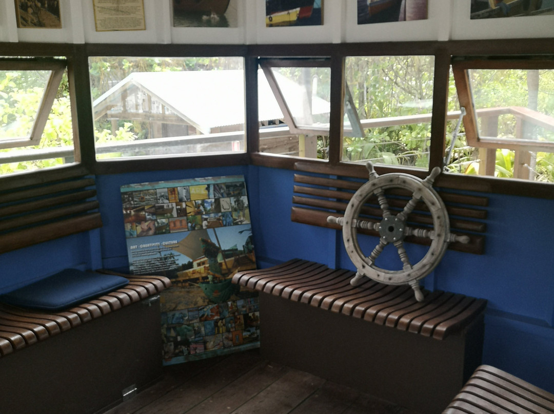 The Big Barge Art Centre-West Island必去景点