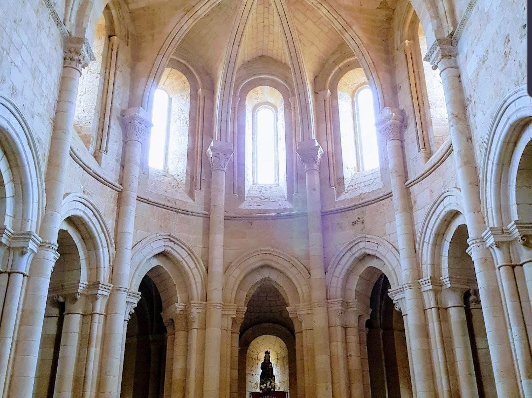 Monasterio Santa Maria La Real de Gradefes景点图片