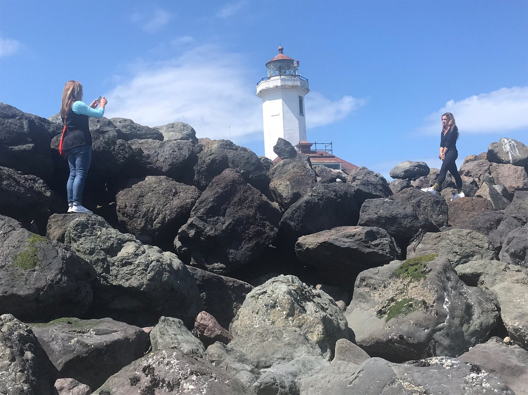 Point Wilson Lighthouse景点图片