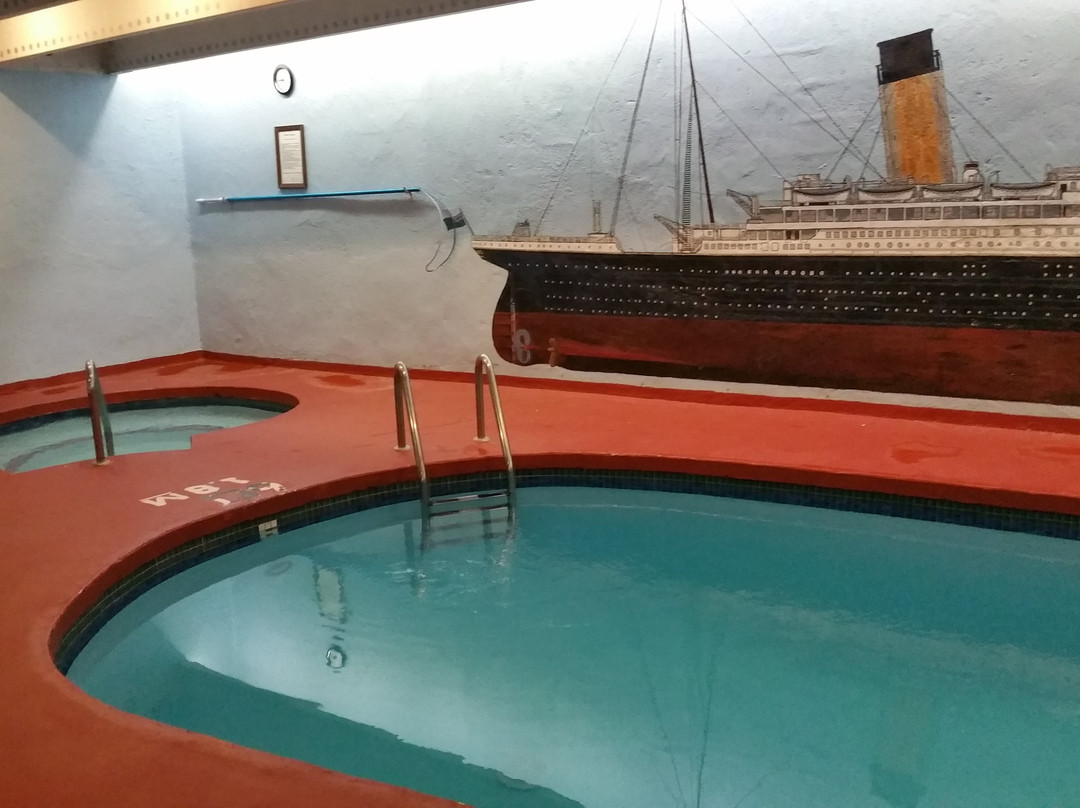 Three Valley Lake Chateau & Ghost Town主图