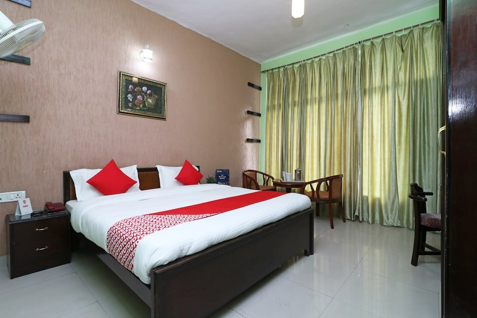 OYO 33384 Sarthak Inn And Tarang Restaurant主图