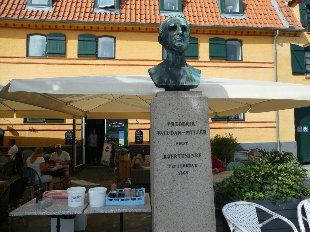 Buste Af Frederik Paludan Müller