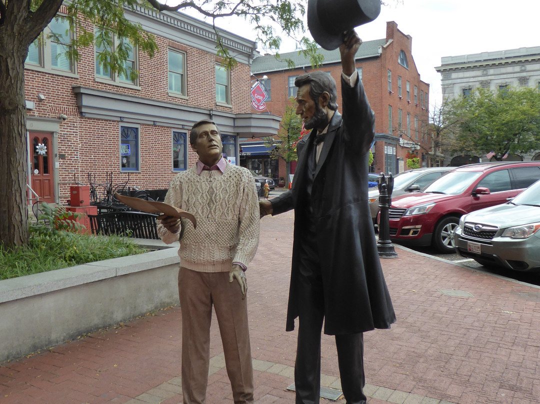 Lincoln Statue at Wills House-葛底斯堡必去景点