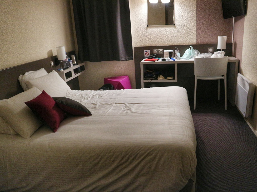 Hôtel Kyriad Saint Etienne Centre主图