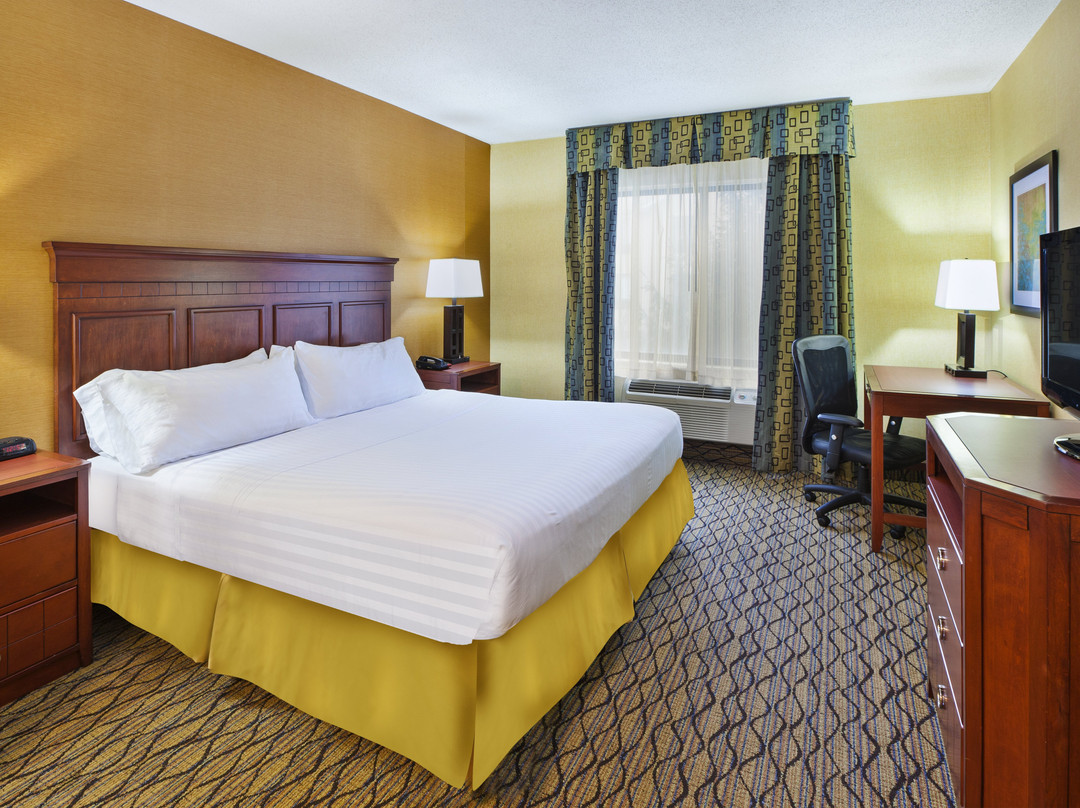 Holiday Inn Express & Suites Belleville (airport Area) By IHG主图
