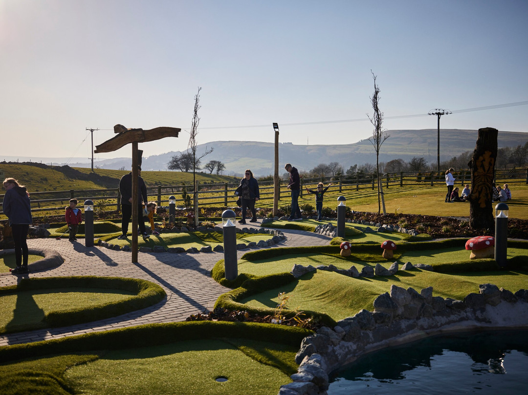 Crawshaw Booth旅游景点-Squirrel's Lair Adventure Golf
