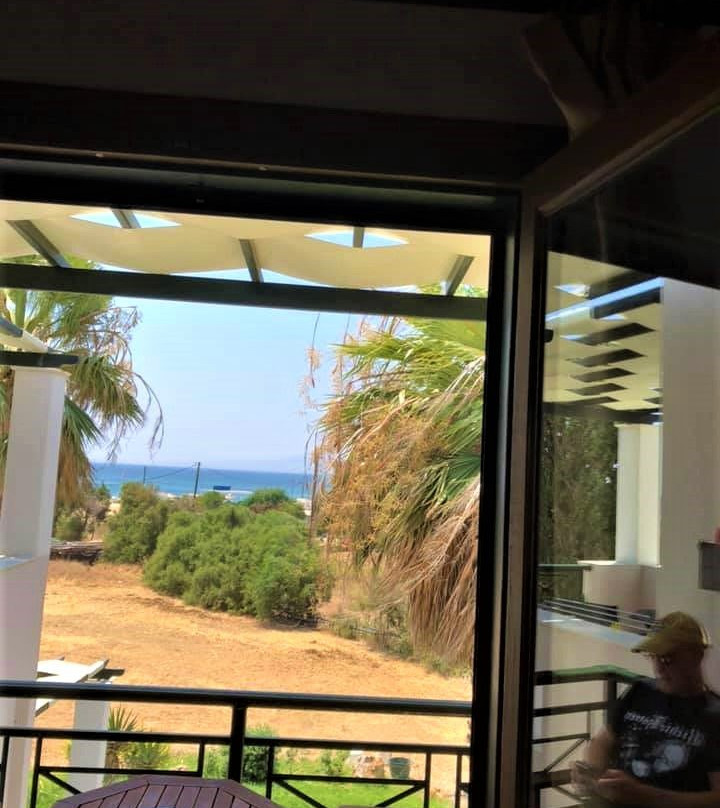 Glaronissi Beach主图