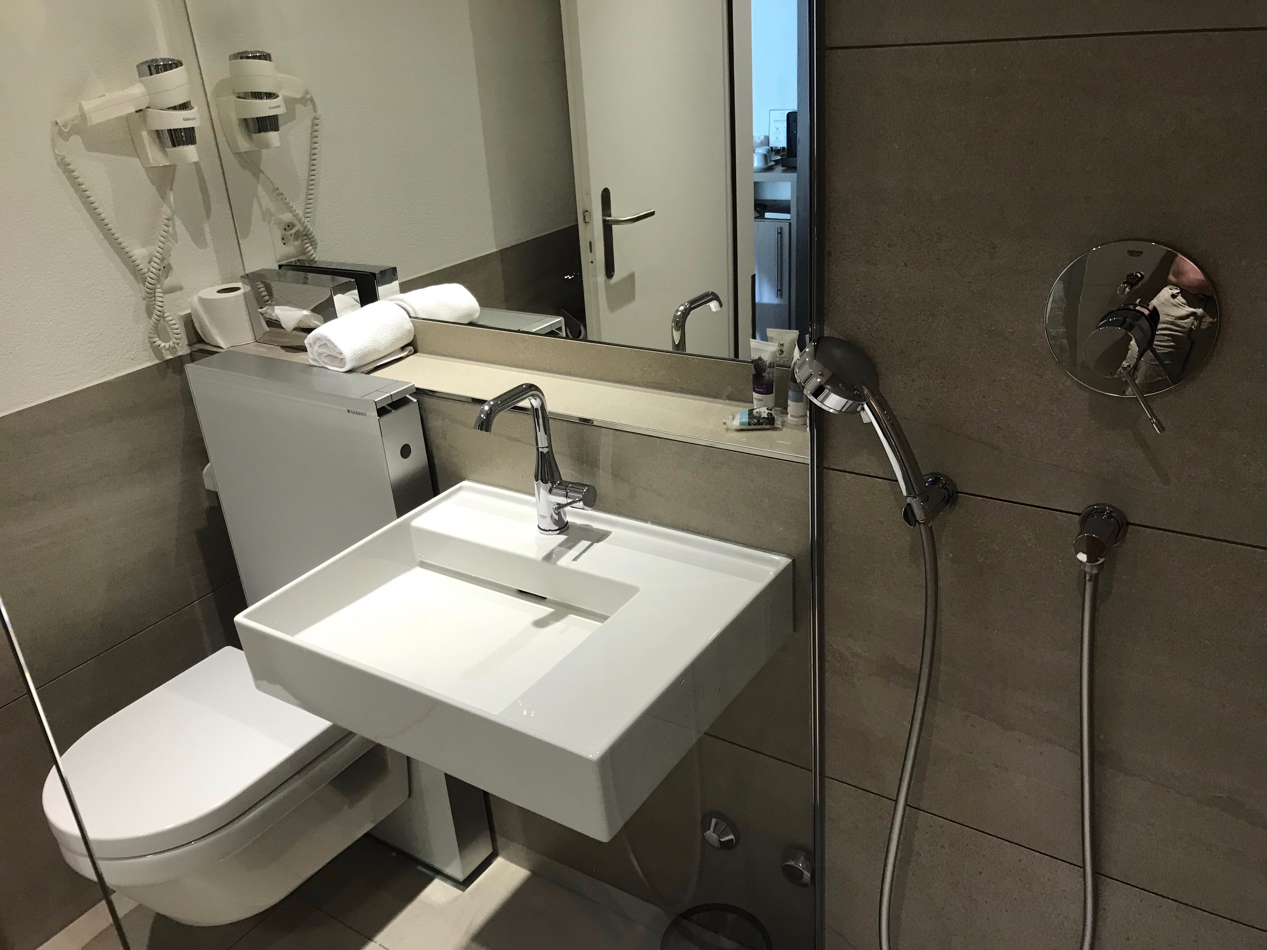 Mercure Hotel Krone Lenzburg-浴室