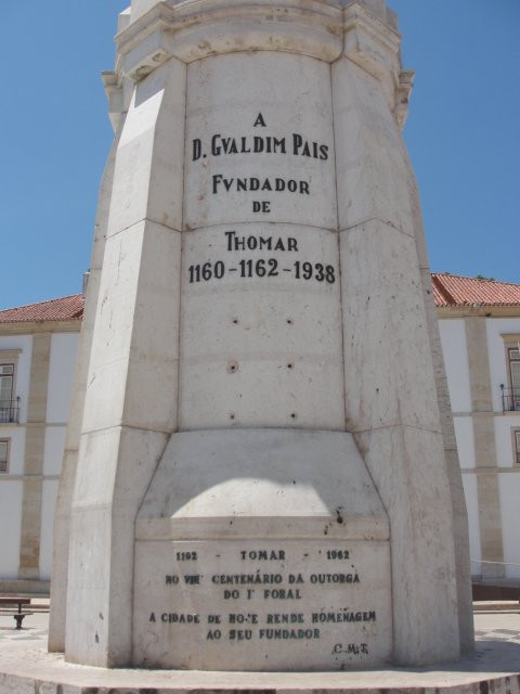 Estatua de D. Gualdim Pais景点图片