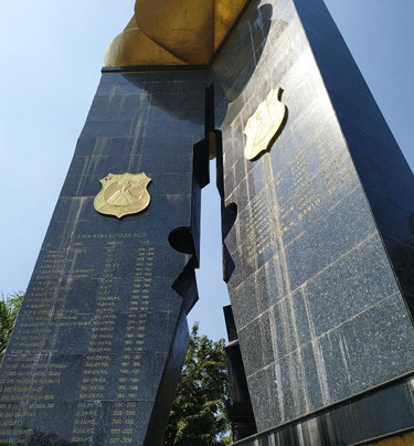 Monumen Perjuangan POLRI-泗水必去景点