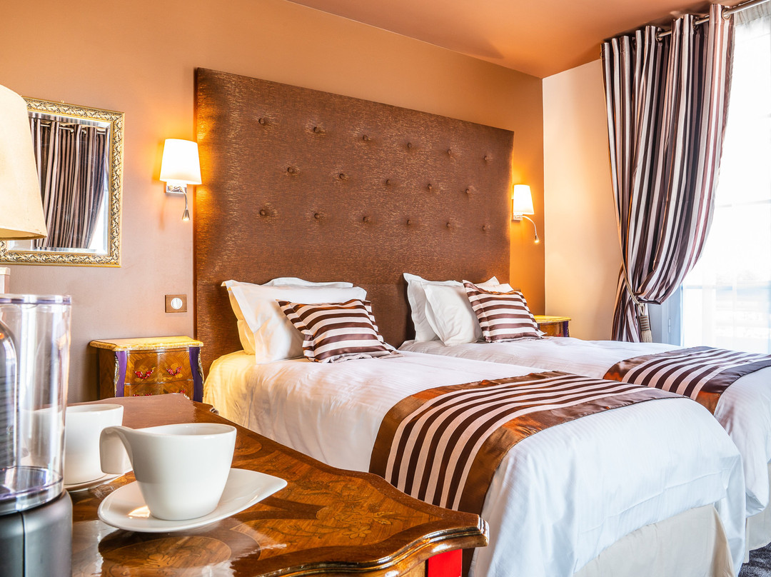 Brit Hotel Privilège Lisieux-La Villa des Arts主图