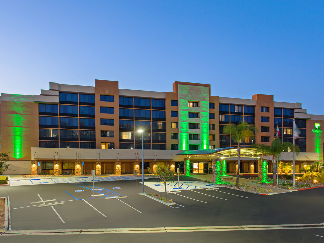 钻石吧假日酒店主图