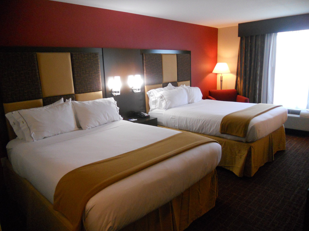 Holiday Inn Express & Suites Greensburg By IHG主图