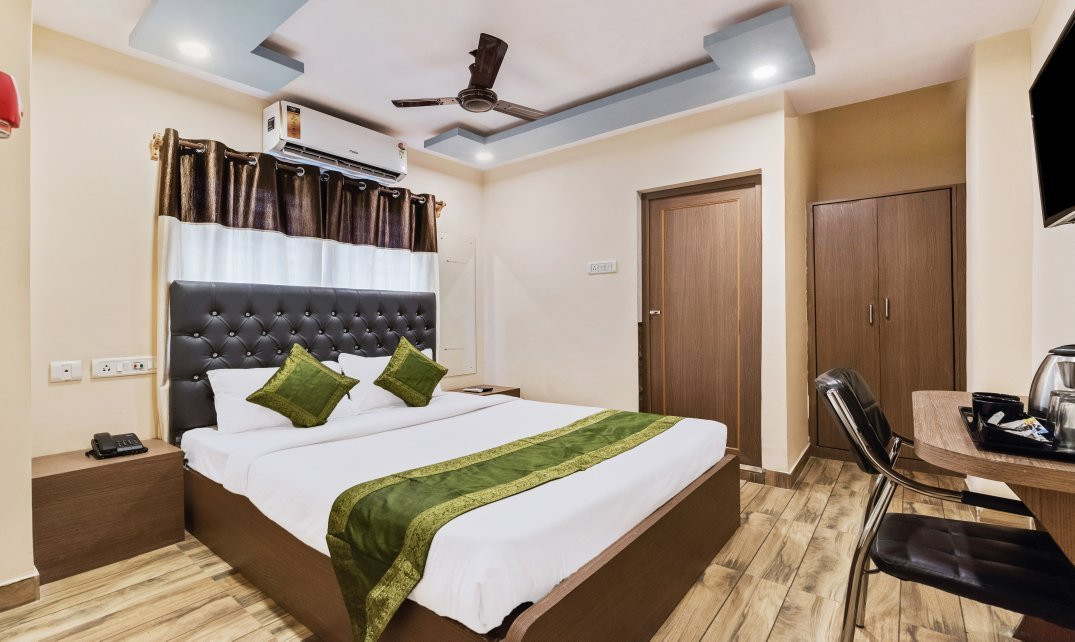 SilverKey Executive Stays 37812 Royal Crown Airport主图