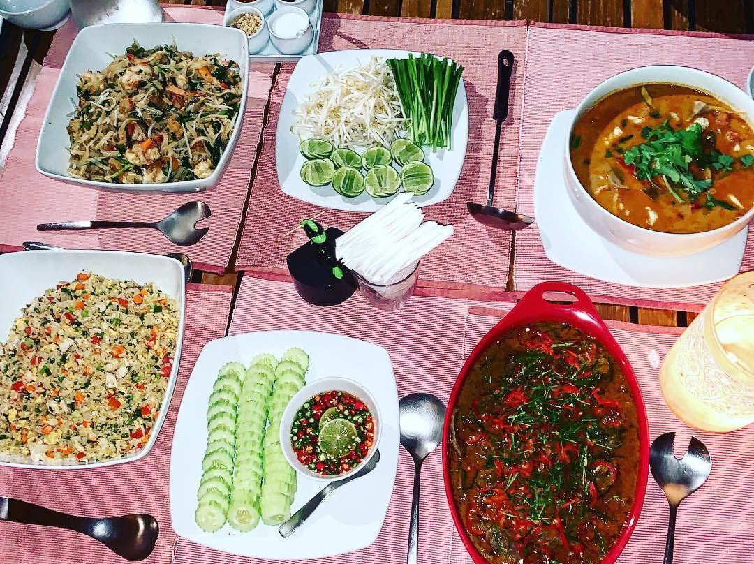 普吉岛卡塔家庭式酒店主图