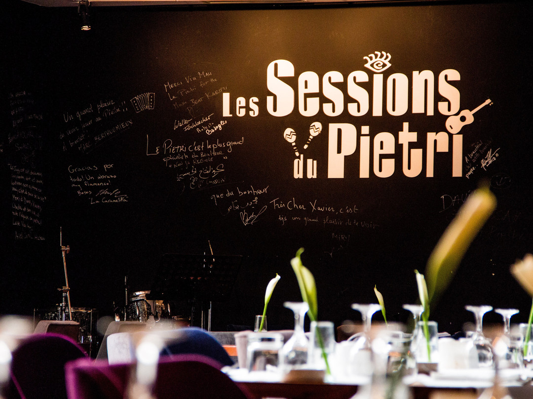 勒彼得里酒店主图